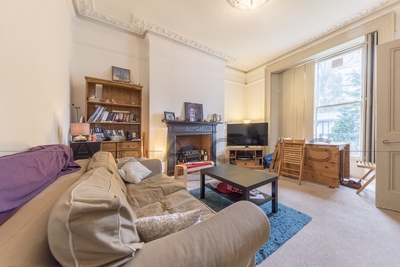 2 Bedroom Flat to rent in Abbots Place, West Hampstead, London, NW6