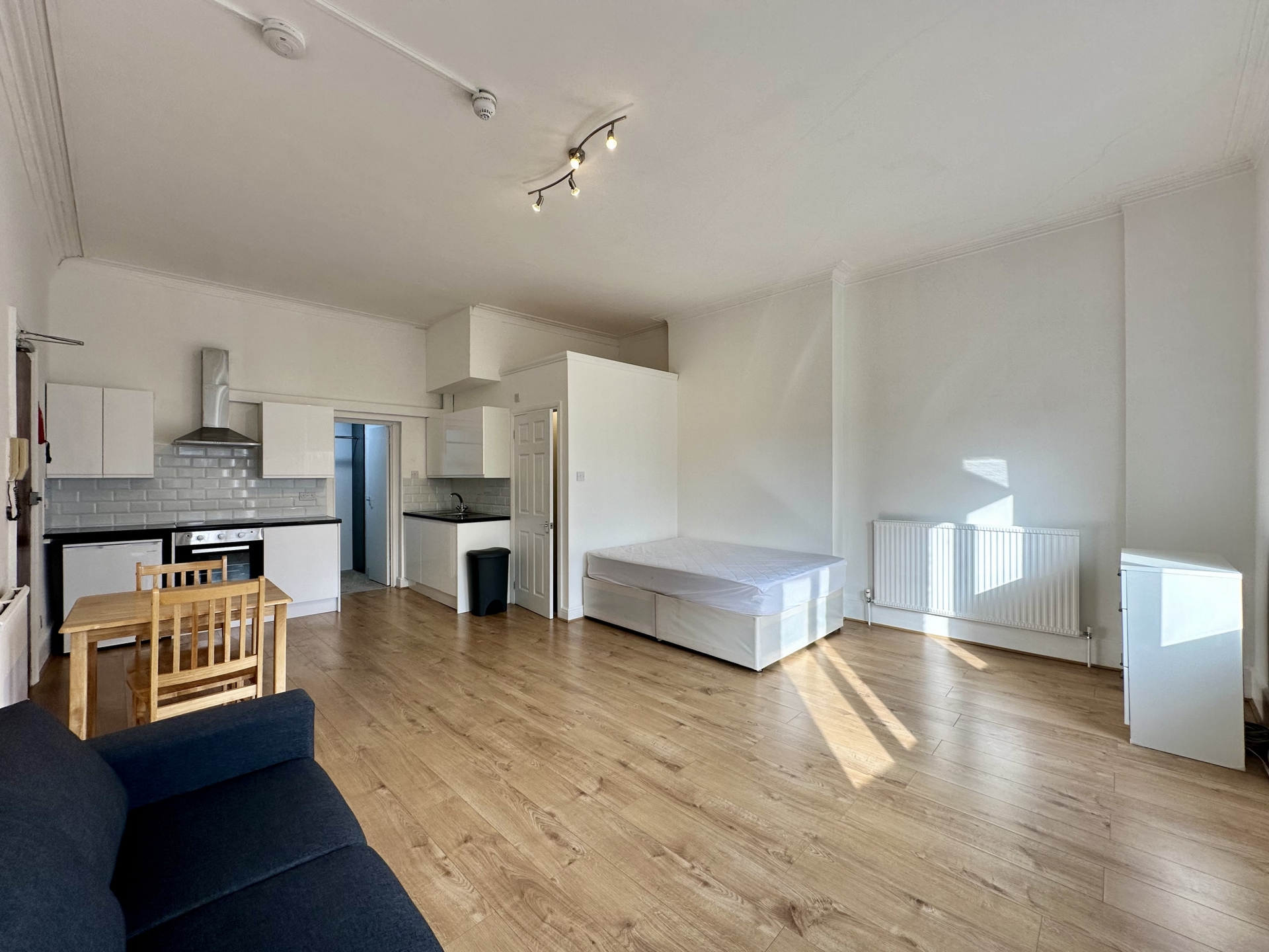 Flat to rent in West Hampstead, London, NW6