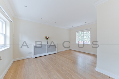 2 Bedroom Flat to rent in Mortimer Crescent, St John's Wood, London, NW6