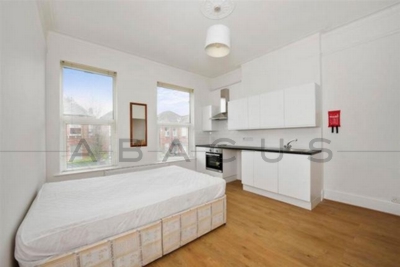 Studio to rent in Manstone Road, West Hampstead, London, NW2