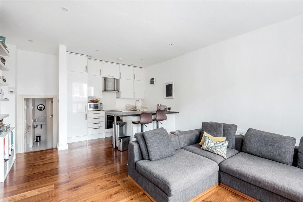 2 Bedroom Flat to rent in Minster Road, West Hampstead, London, NW2