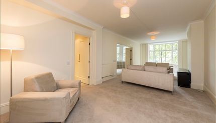 5 Bedroom Flat to rent in Regents Park, London, NW8