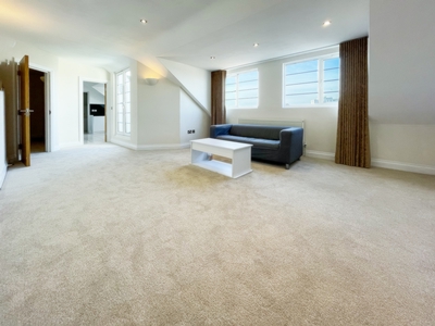 2 Bedroom Penthouse to rent in West Heath Drive, Hampstead, London, NW3