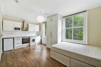 Flat to rent in Bamborough Gardens, Shepherds Bush, London, W12