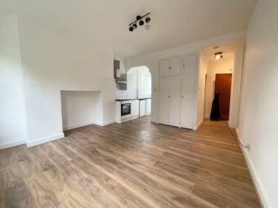 Studio to rent in Parsifal Road, West Hampstead, London, NW6