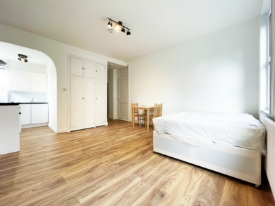 Studio to rent in Parsifal Road, West Hampstead, London, NW6