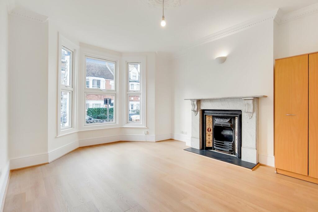 3 Bedroom Flat to rent in Dynham Road, London, NW6