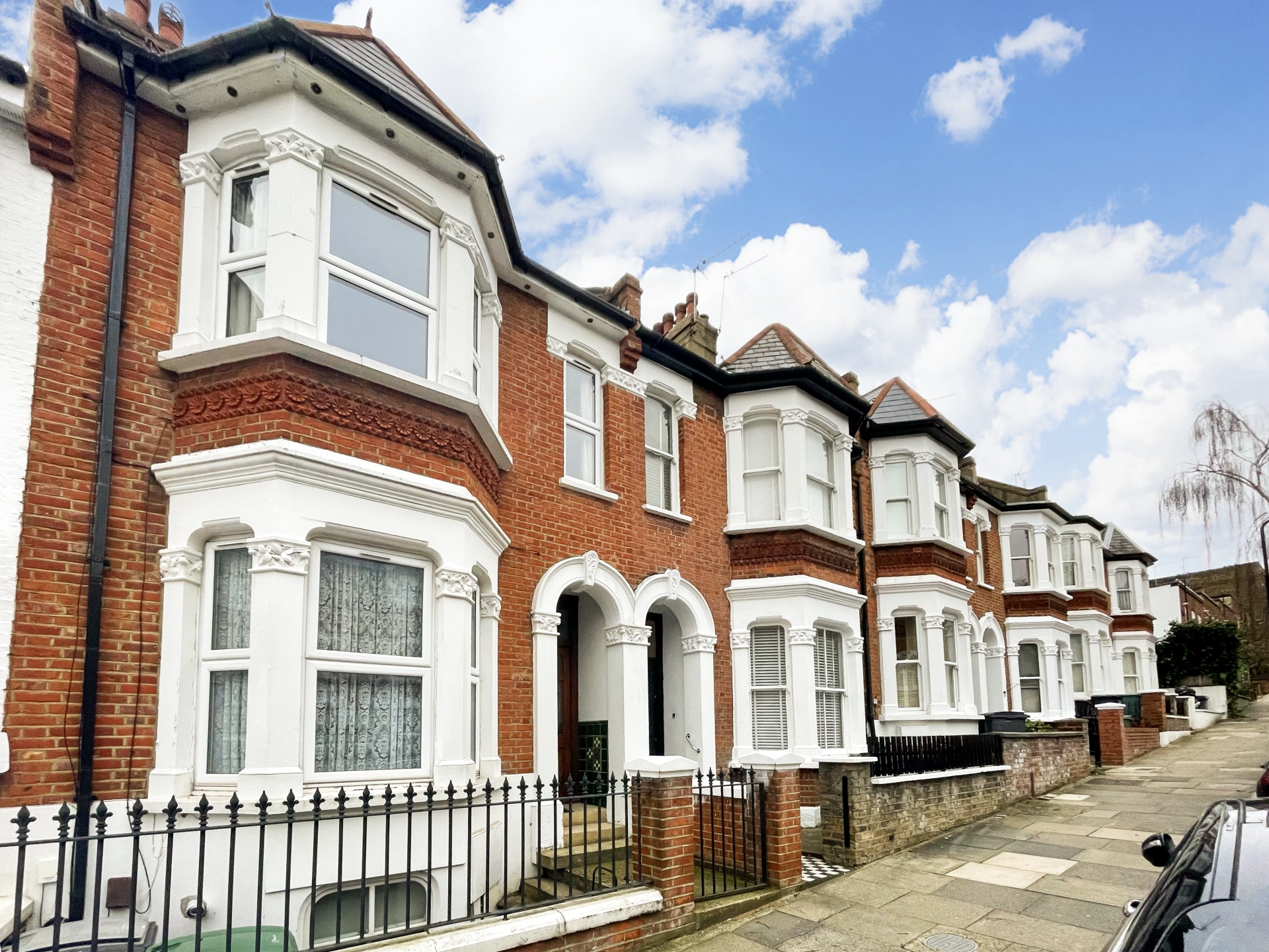 3 Bedroom Flat to rent in Dynham Road, West Hampstead, London, NW6