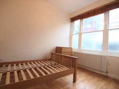 2 Bedroom Flat to rent in Hornsey Road, Islington, London, N7