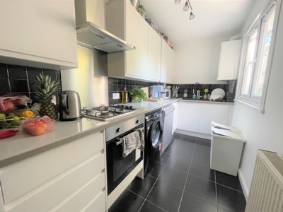 4 Bedroom Flat to rent in Allen Road, Stoke Newington, London, N16