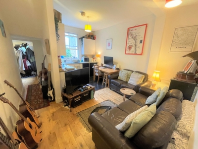 4 Bedroom Flat to rent in Allen Road, Newington Green, London, N16