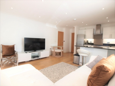 2 Bedroom Flat to rent in East Barnet Road, Barnet, London, EN4