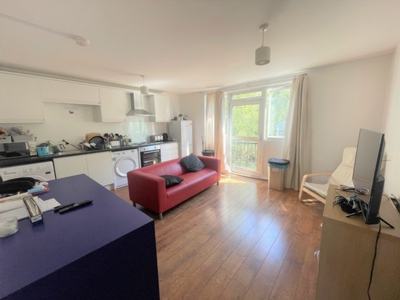4 Bedroom Flat to rent in Plender Street, Camden Town, London, NW1