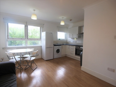 4 Bedroom Flat to rent in Hornsey Road, Holloway, London, N7