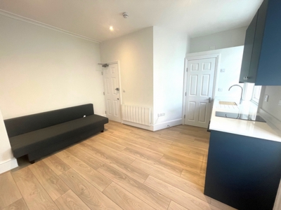 Studio Flat to rent in Mornington Crescent, Camden, London, NW1