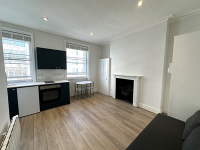 Studio Flat to rent in Mornington Crescent, Camden, London, NW1