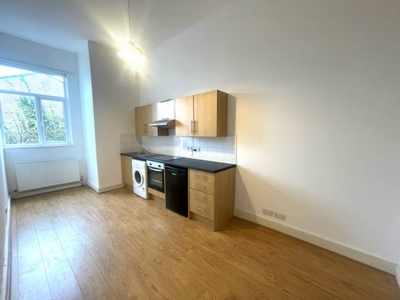 1 Bedroom Flat to rent in Rookwood Road, Stoke Newington, London, N16