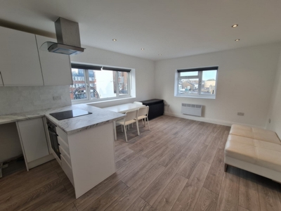 2 Bedroom Flat to rent in High Street, Barnet, London, EN5