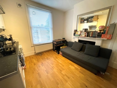 Flat to rent in Wilberforce Road, Finsbury Park, London, N4