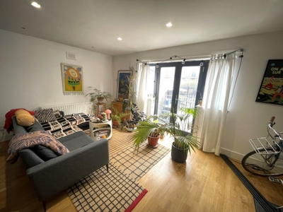 2 Bedroom Flat to rent in Church Walk, Stoke Newington, London, N16