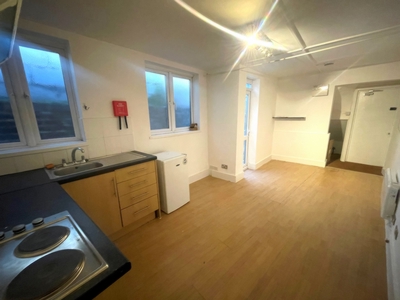 Studio Flat to rent in Tottenham Lane, Hornsey, London, N8