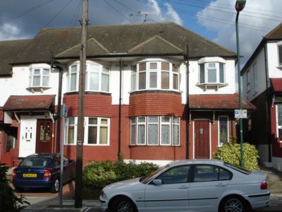 1 Bedroom Flat to rent in Neasden, London, NW10