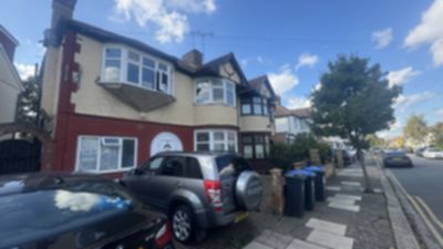 3 Bedroom 3 Bed Garden Flat to rent in Fleetwood Road, Willesden Green, London, NW10