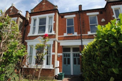 3 Bedroom Flat to rent in Trinity Road, Wimbledon, London, SW19