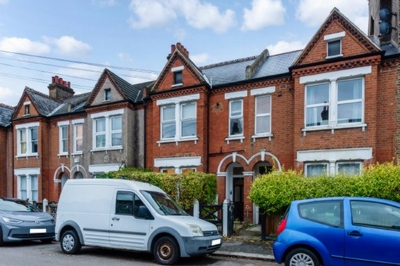 Flat to rent in Whatman Road, Forest Hill, London, SE23