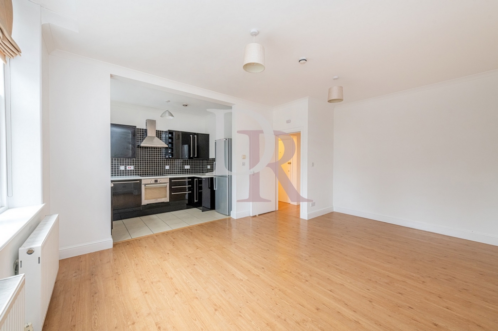 3 Bedroom Apartment to rent in Ealing, London, W5