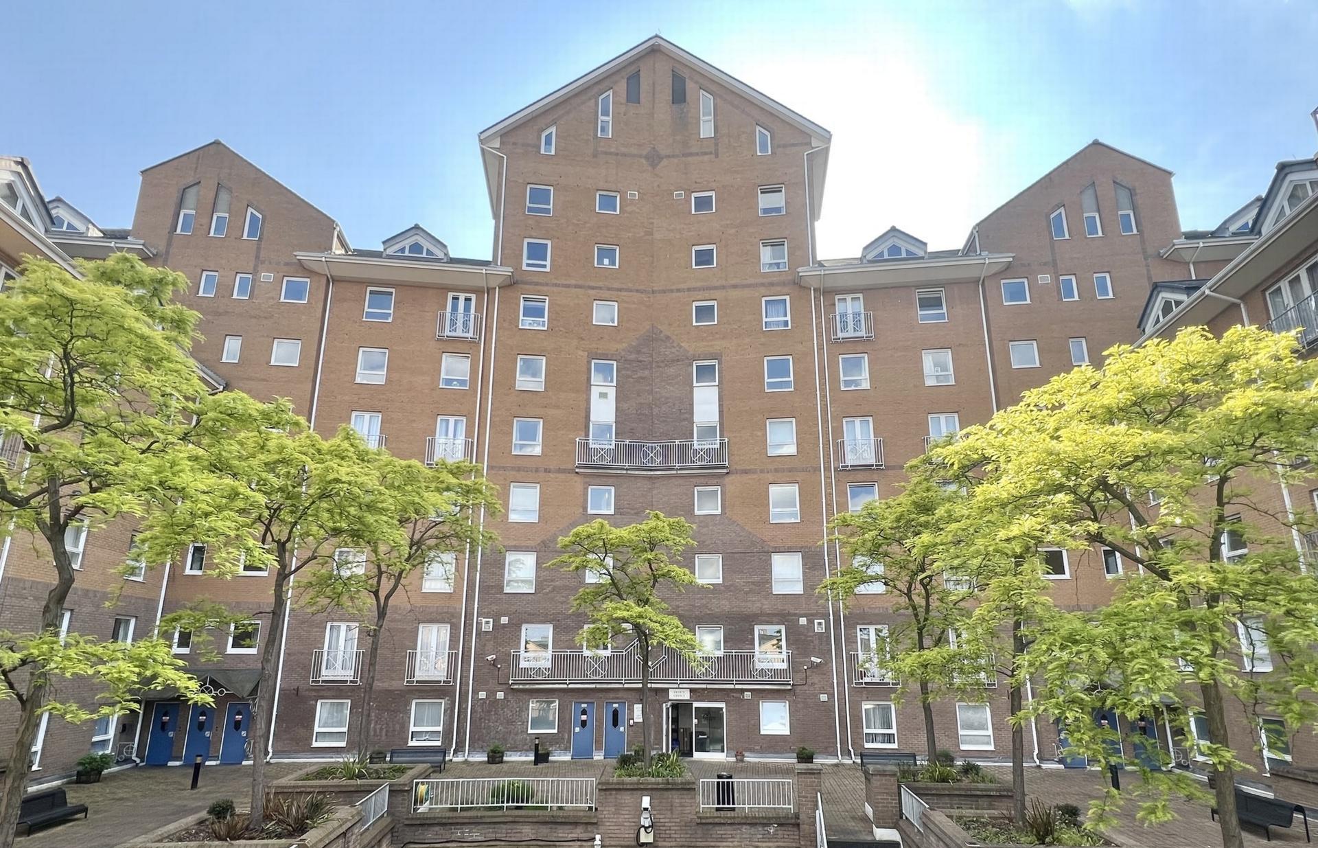 2 Bedroom Apartment to rent in Docklands, London, E14