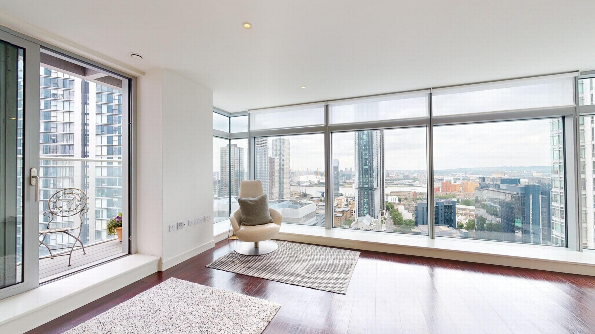 2 Bedroom Apartment to rent in Canary Wharf, London, E14