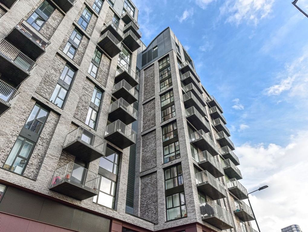 2 Bedroom Apartment to rent in Royal Docks, London, E16