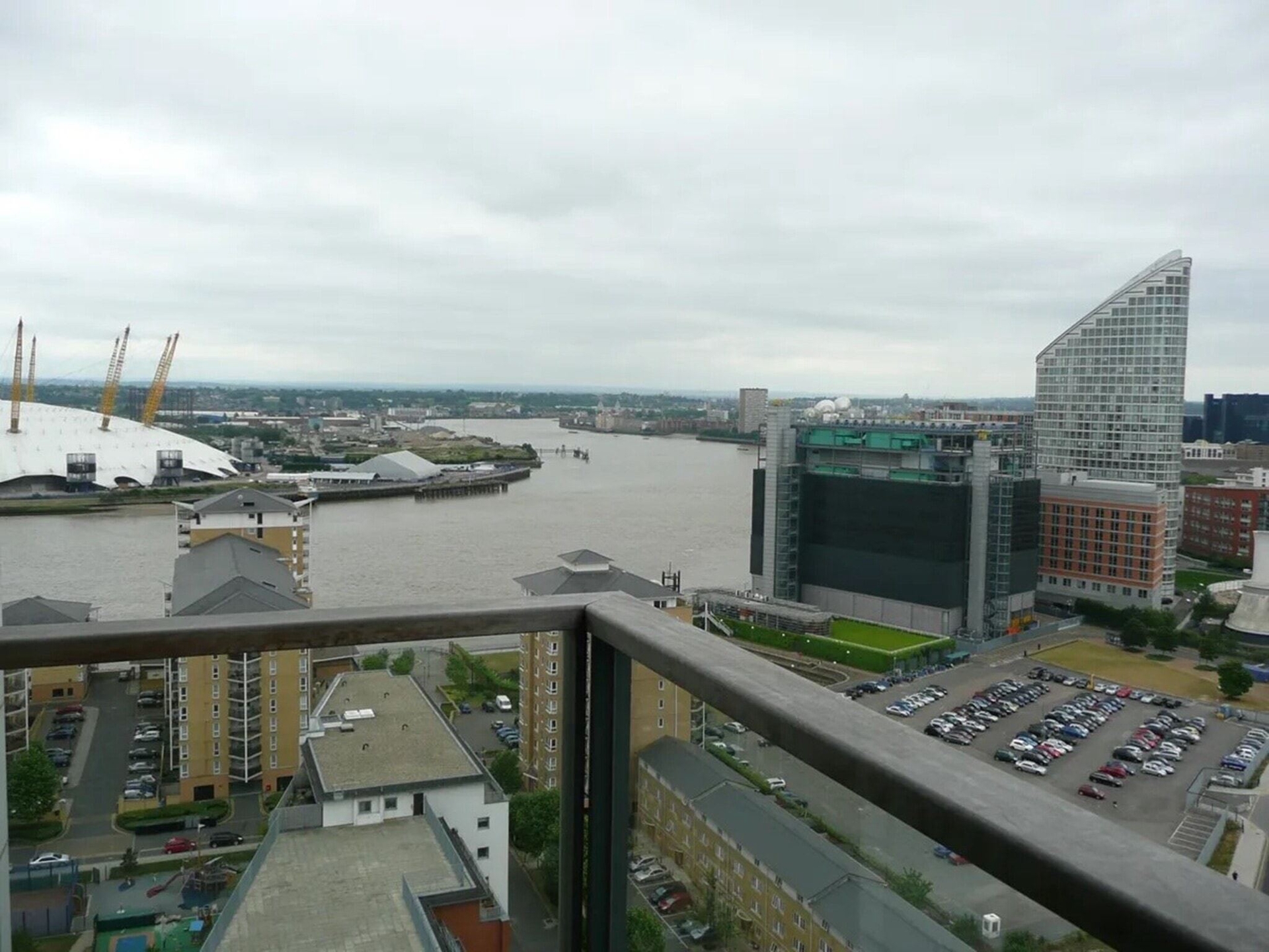 2 Bedroom Apartment to rent in Blackwall Way, Canary Wharf, London, E14