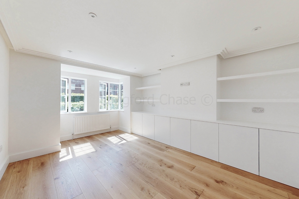 2 Bedroom Apartment to rent in Acton, London, W3