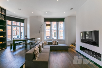 2 Bedroom Apartment to rent in Green Street, Mayfair, London, W1K