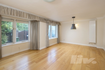 3 Bedroom House to rent in Fairhazel Gardens, South Hampstead, London, NW6