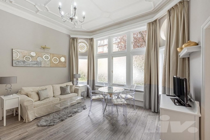 1 Bedroom Apartment to rent in Frognal, Hampstead, London, NW3