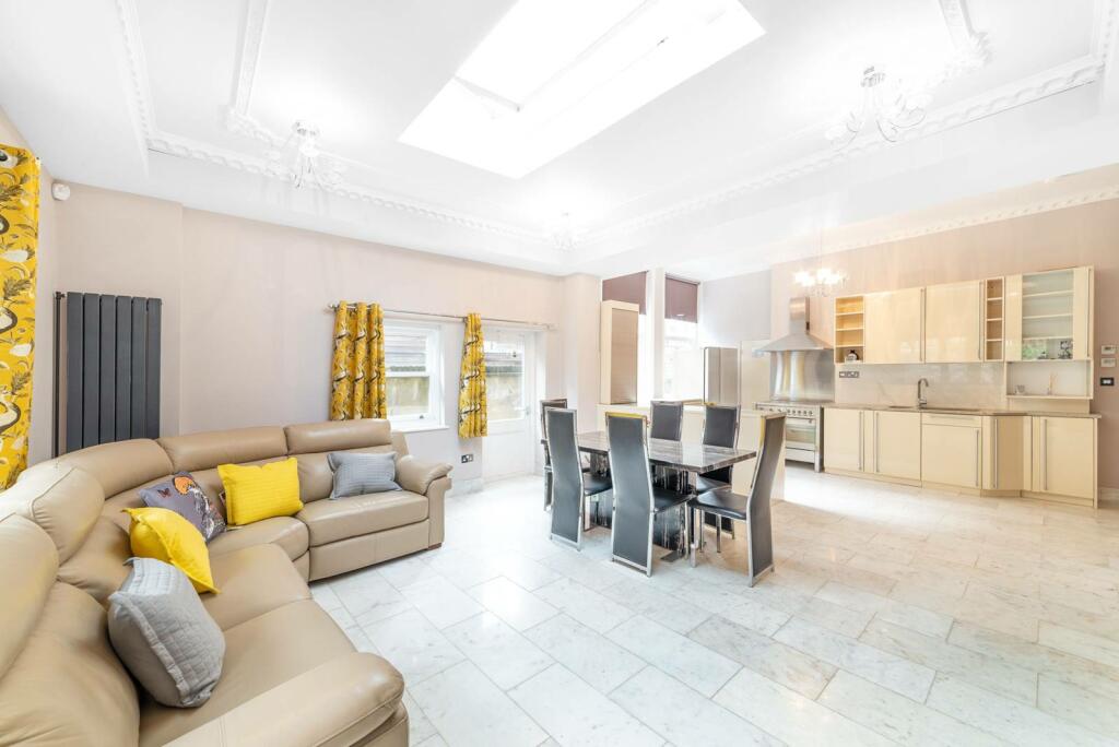 3 Bedroom Apartment to rent in Hampstead, London, NW3