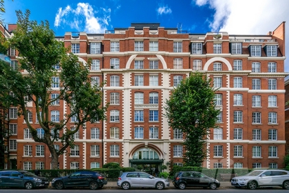 2 Bedroom Apartment to rent in Grove End Road, St John's Wood, London, NW8