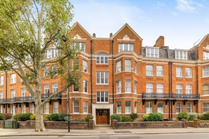 4 Bedroom Apartment to rent in West End Lane, West Hampstead, London, NW6