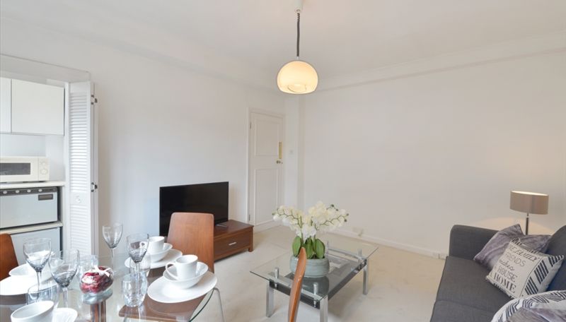 1 Bedroom Apartment to rent in Mayfair, London, W1J