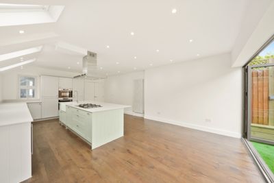 5 Bedroom House to rent in Osborne Road, Willesden Green, London, NW2