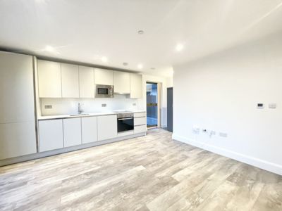 1 Bedroom Flat to rent in High Road, Willesden, London, NW10