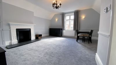 2 Bedroom Flat to rent in High Road, Willesden, London, NW10