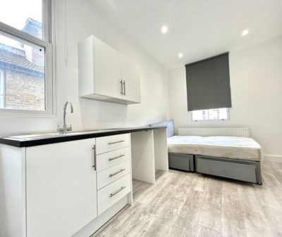 Studio to rent in High Road, Willesden Green, London, NW10