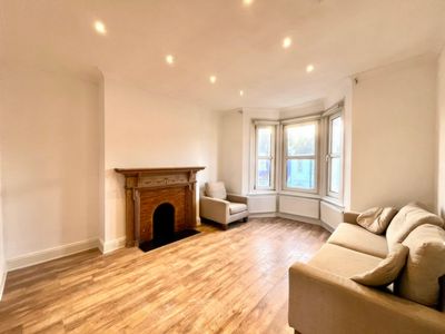 3 Bedroom Flat to rent in Huddlestone Road, Willesden Green, London, NW2