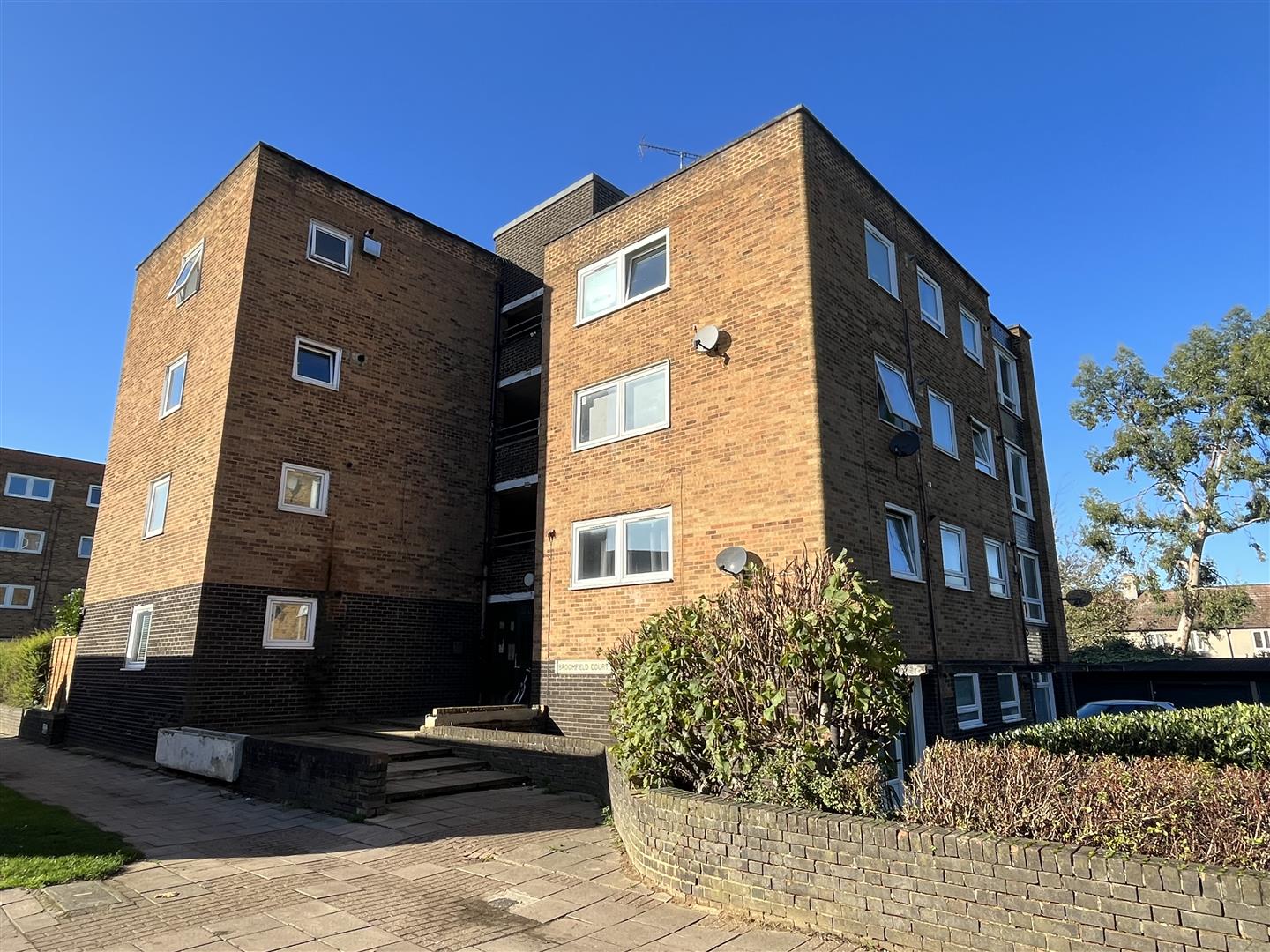 Broomfield Court, Hatfield, AL10