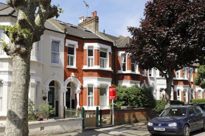 3 Bedroom Flat to rent in Geraldine Road, Wandsworth, London, SW18