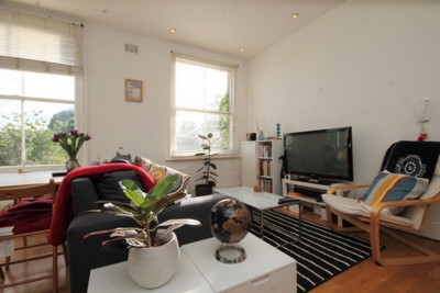 2 Bedroom Flat to rent in Hartham Road, Islington, London, N7